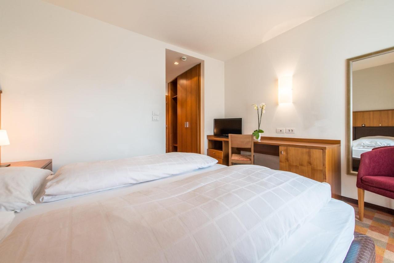 Hotel Tubris 坎波图雷斯 外观 照片